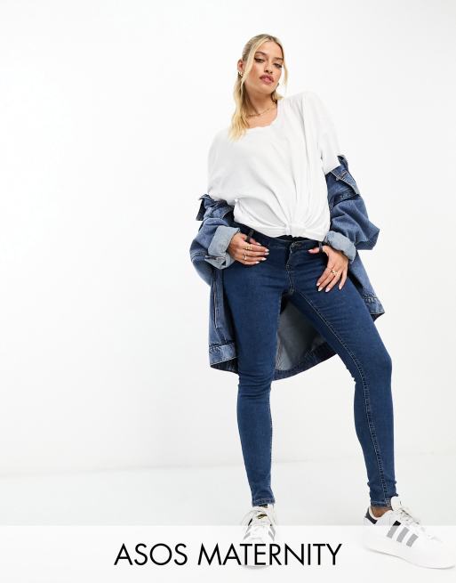 ASOS DESIGN Maternity – Niebieskie jeansy o obcisłym kroju z pasem zasłaniającym brzuch