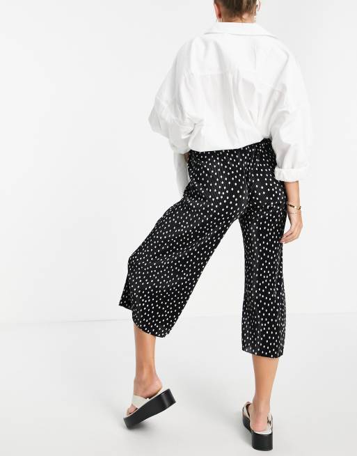 ASOS DESIGN Maternity over the bump plisse culotte in mono polka dot, 2 of 4