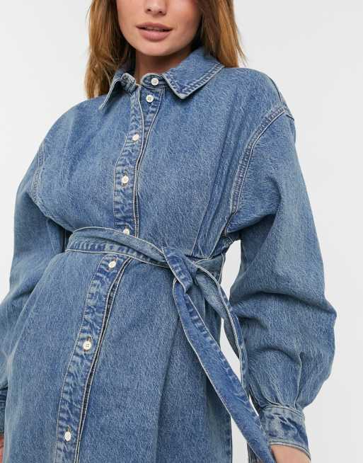 ASOS DESIGN Maternity Oversized Hemdkleid aus Baumwollmix Denim in mittlerer Waschung mit Gurtel MBLUE ASOS