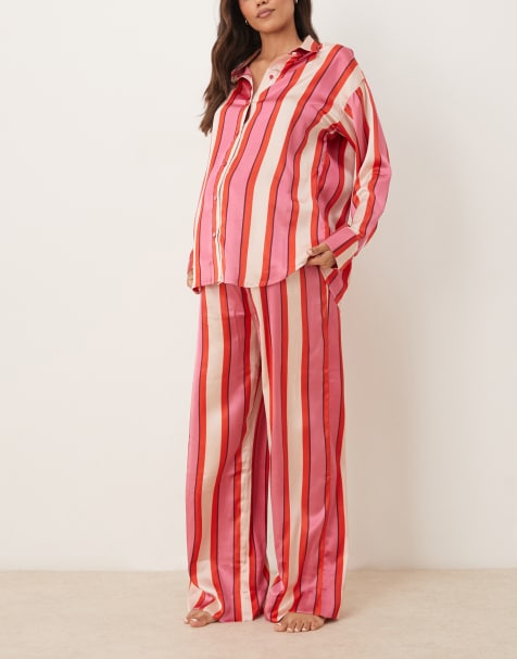 ASOS DESIGN Maternity - Oversized pyjamassæt i satin med skjorte og bukser med røde/lyserøde striber - view 1