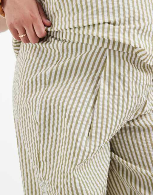 ASOS DESIGN Maternity - Pantaloni voluminosi in seersucker a righe in coordinato, 2 di 5