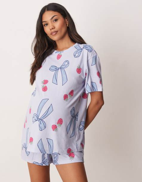 ASOS DESIGN Maternity - Pigiama blu con stampa di bacche e fiocchi composto da pantaloncini e T-shirt oversize - view 1