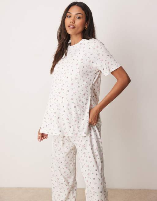 ASOS DESIGN Maternity - Pigiama con maglietta da allattamento e pantaloni con stampa di frutta e fiorellini