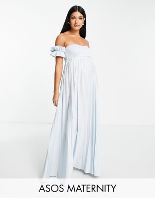 ASOS DESIGN Maternity - Plissiertes Maxikleid in Blau mit Carmen-Ausschnitt