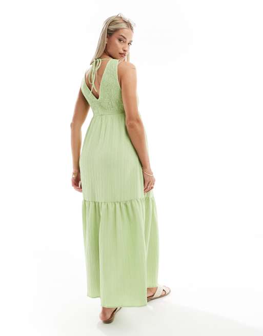 ASOS DESIGN Maternity - Prendisole midi verde stropicciato con gonna a balze e scollo a V, 2 di 4