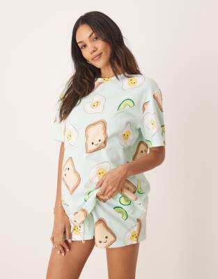 ASOS DESIGN Maternity - Pyjama avec t-shirt oversize et short à imprimé avocats, toasts et aufs - Vert-Multicolore