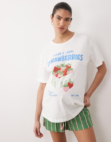 ASOS DESIGN Maternity – Pyjama mit Oversize-T-Shirt mit Erdbeer-Print und Shorts - view 1