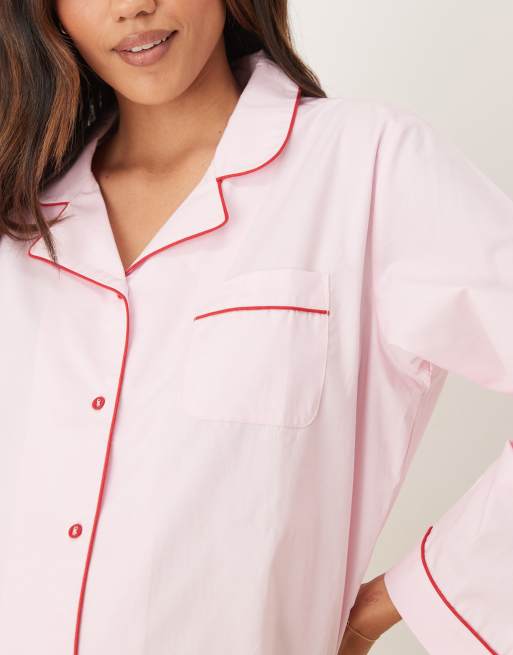 ASOS DESIGN Maternity – Pyjama-Set in Rosa mit Kontrast-Paspelierung aus gewebtem Hemd und Hose mit weitem Bein, Umstandsmode, 4 von 4