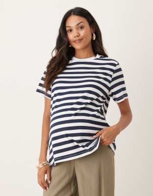 ASOS DESIGN Maternity - Regular Fit T-Shirt in gestreiftem Marineblau-Bunt