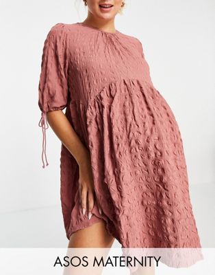 Robes casual DESIGN Maternity - Robe babydoll courte et texturée avec liens à nouer - Rose