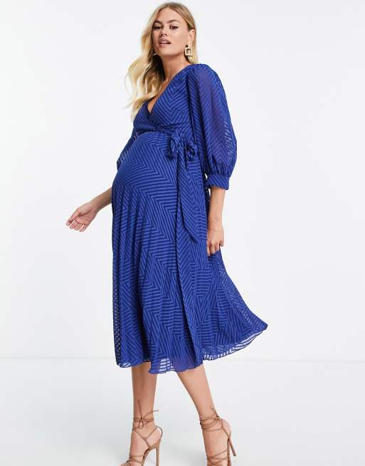 ASOS DESIGN Maternity Robe mi longue plissee d allaitement coupe portefeuille a motif chevrons Bleu marine ASOS