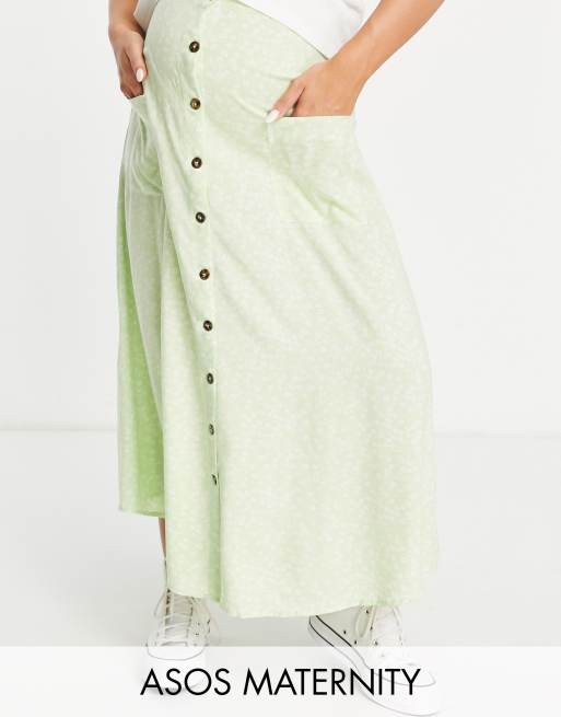ASOS DESIGN Maternity – Salbeigrüner Midirock mit durchgehender Knopfleiste, Taschen und Blümchenmuster