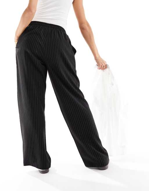 ASOS DESIGN Maternity – Schlupfhose in Schwarz mit weißen Streifen, 4 von 5