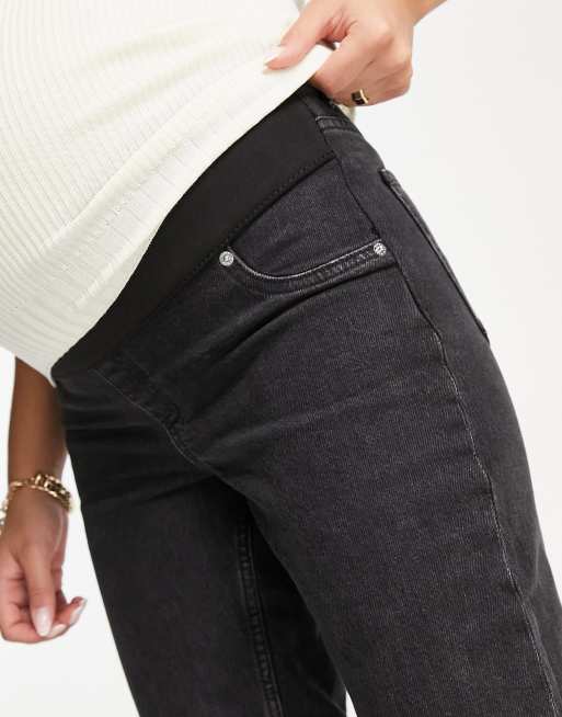 ASOS DESIGN Maternity – Schmal geschnittene Mom-Jeans mit Unterbauchbund in verwaschenem Schwarz , 2 von 4