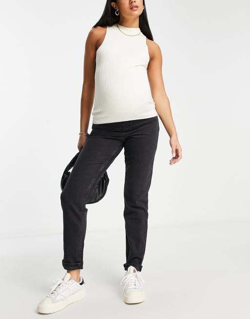 ASOS DESIGN Maternity – Schmal geschnittene Mom-Jeans mit Unterbauchbund in verwaschenem Schwarz , 4 von 4