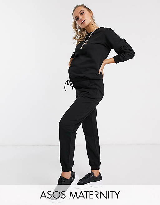 ASOS DESIGN Maternity – Schmal geschnittener Trainingsanzug mit Sweatshirt und Jogginghose in Schwarz