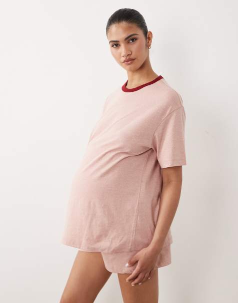 ASOS DESIGN Maternity – Set aus Noppen-Baumwolle in verwaschenem Rot, aus T-Oversize-T-Shirt und Shorts mit farblich abgesetzter Einfassung am Ausschnitt - view 1