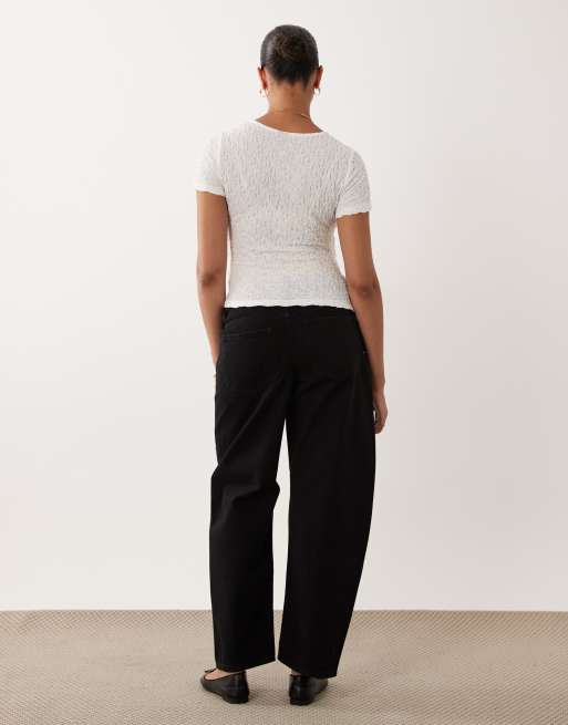 ASOS DESIGN Maternity slim barrel jeans in black, 2 of 5
