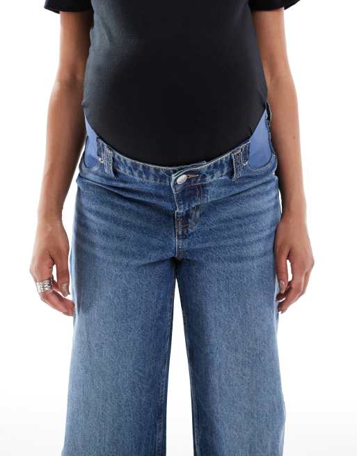 ASOS DESIGN Maternity slim barrel leg jeans in mid blue, 4 of 5