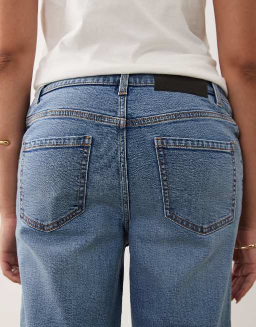 ASOS DESIGN Maternity slim fit mom jeans in lightwash blue, 5 of 5