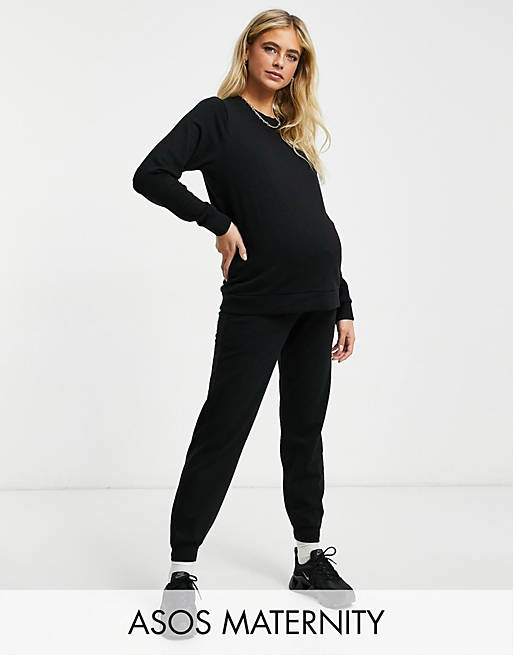 ASOS DESIGN Maternity - Smal trainingspak van sweater en joggingbroek in zwart 