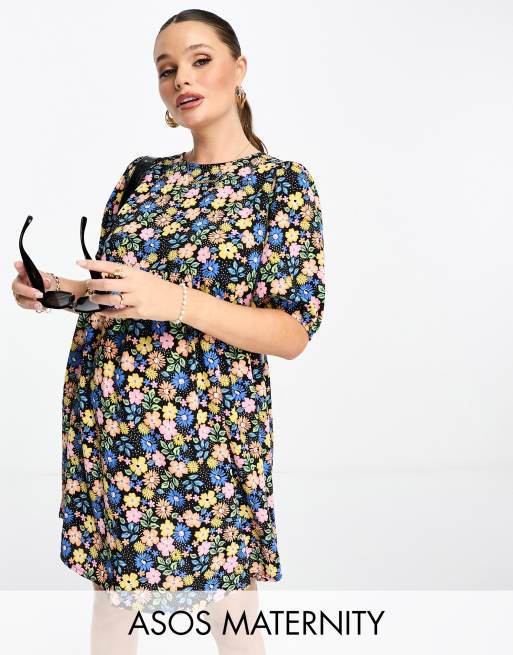 ASOS DESIGN Maternity - Smock-minikjole med korte ærmer i sort blomsterprint med prikker