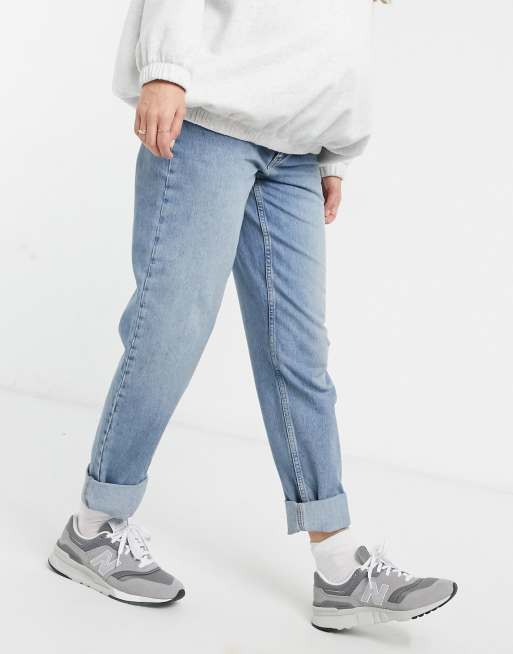 ASOS DESIGN Maternity - Soepele mom jeans met hoge taille in authentieke medium wassing met elastische tailleband aan de zijkant, 4 van 4