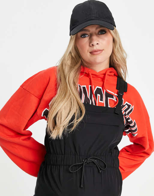 ASOS DESIGN Maternity - Sort pinafore-minikjole med bindebånd i nylon, 3 af 4