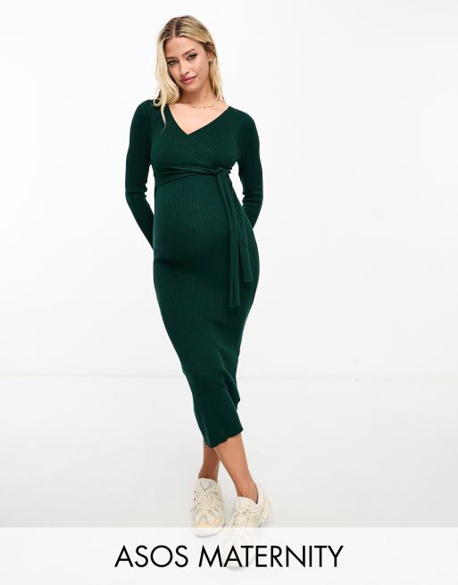 ASOS Design Maternity - Strikket midikjole med slå-om-detalje foran i mørkegrøn