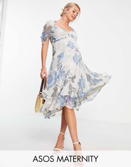 ASOS DESIGN Maternity – Sukienka midi w kwiaty z plisowanymi miseczkami i drapowanymi rękawami