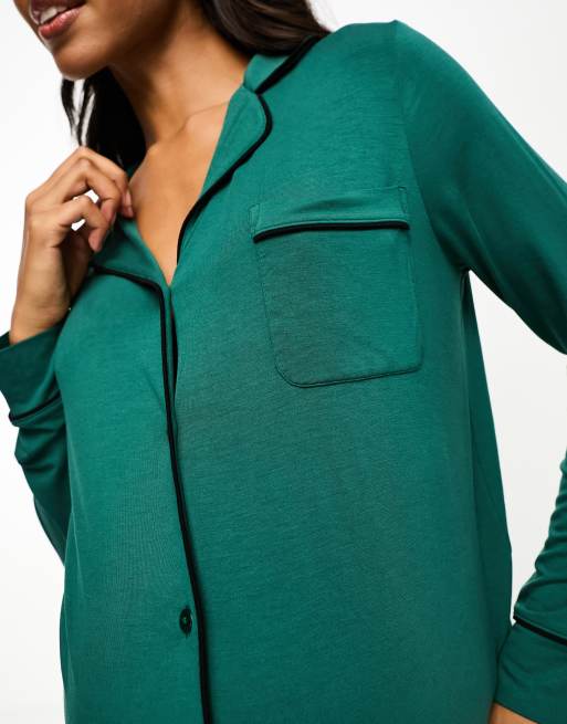 ASOS DESIGN Maternity super soft long sleeve shirt & pants pyjama set with contrast piping in green, 3 of 4
