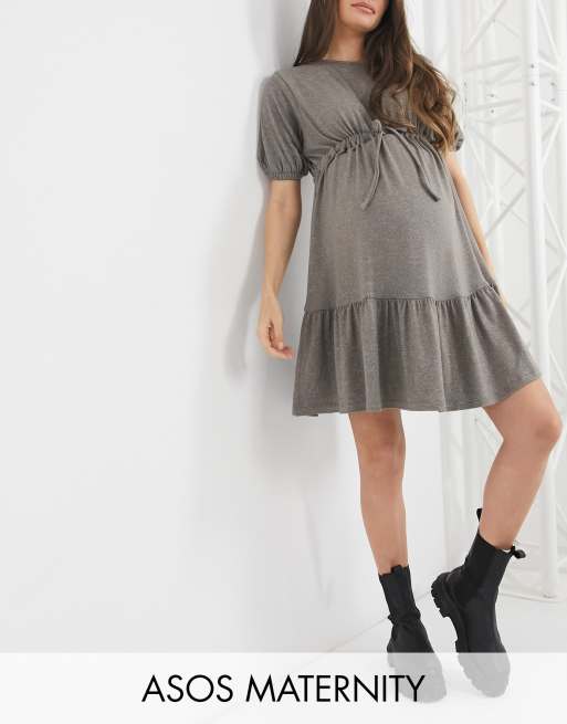 Asos Design Maternity Super Weiches Kurzarmeliges Minikleid Mit Geruschtem Gestuftem Taillendesign In Mushroom 