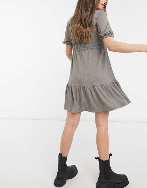 Asos Design Maternity Super Weiches Kurzarmeliges Minikleid Mit Geruschtem Gestuftem Taillendesign In Mushroom 