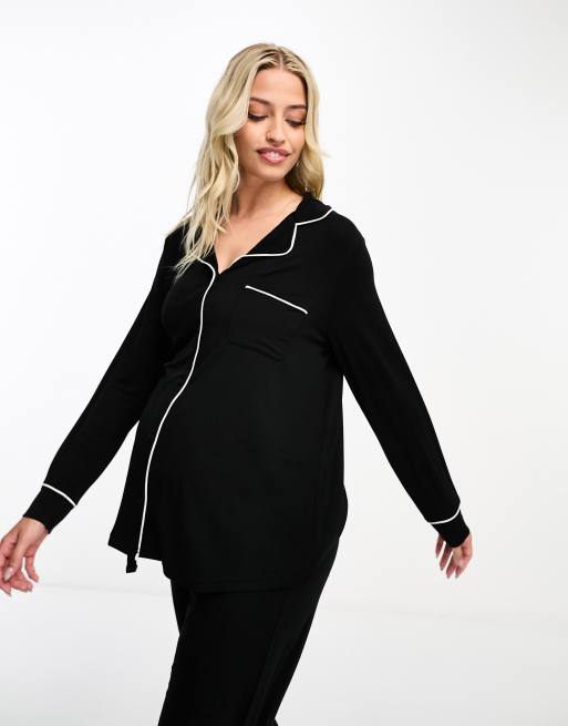 ASOS DESIGN Maternity Superweicher Pyjama aus langarmligem Hemd und Hose in Schwarz mit farblich abgesetzter Paspelierung ASOS