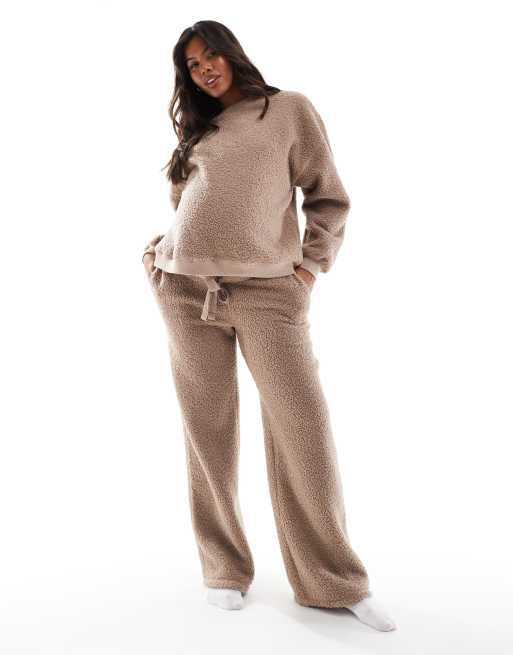 ASOS DESIGN Maternity – Szarobrązowy zestaw ze sztucznego kożuszka: bluza dresowa i spodnie z szerokimi nogawkami