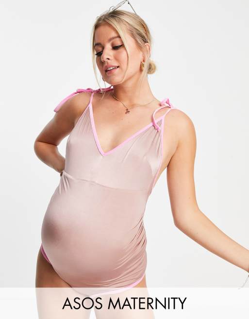 ASOS DESIGN Maternity – Szaroróżowy strój kąpielowy z kontrastowymi wiązanymi ramiączkami i aksamitną różową lamówką
