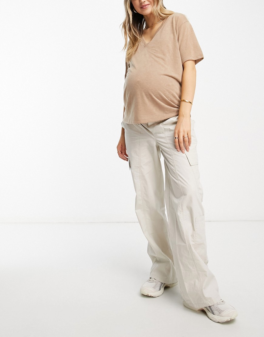 T-shirt color caffè con scollo a V testurizzata-Neutro - ASOS Maternity T-shirt donna  - immagine3
