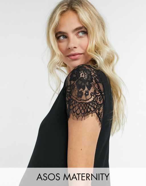 ASOS DESIGN Maternity - T-shirt med blondeærmer i sort