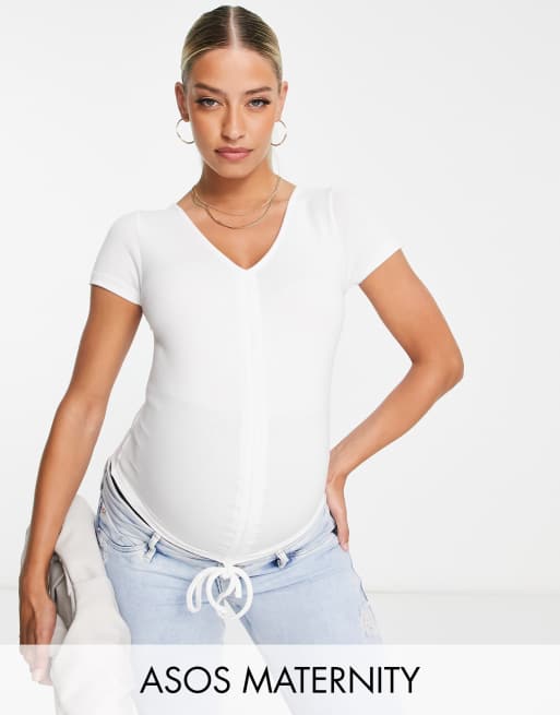 ASOS DESIGN Maternity - Top ajusté à nouer froncé sur le devant - Blanc