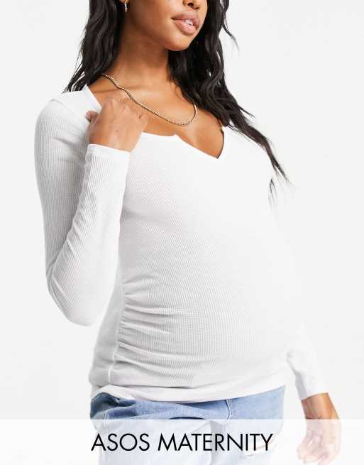 ASOS DESIGN Maternity - Top met lange mouwen, inkeping aan de hals en wafelstructuur in wit 