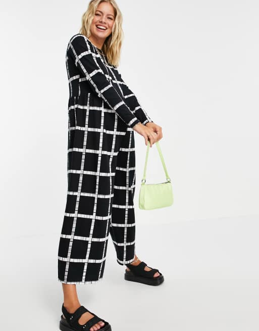 ASOS DESIGN Maternity - Tuta jumpsuit in jersey a punto smock con stampa monocromatica a griglia, 4 di 4