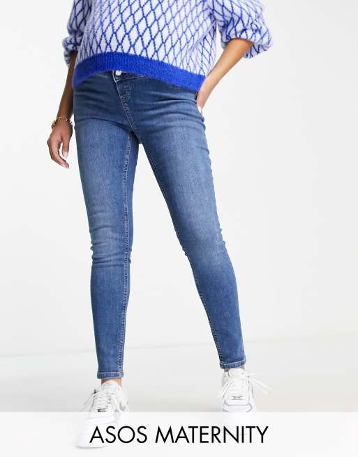 ASOS DESIGN Maternity - Ultieme skinny jeans met over de buik vallende tailleband in authentiek middenblauw
