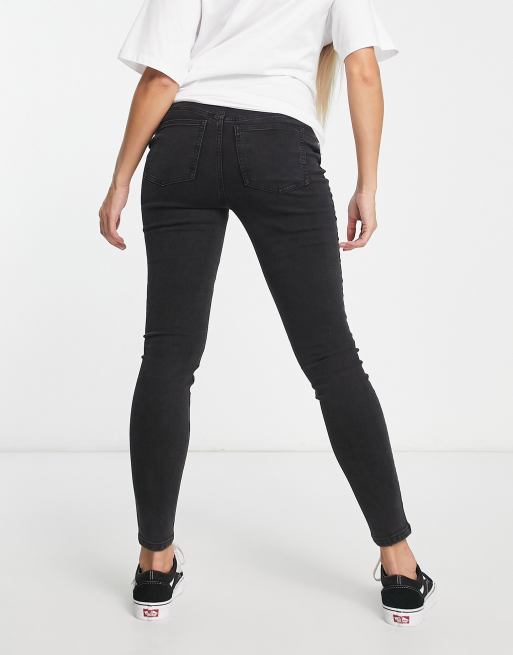 ASOS DESIGN Maternity ultimate skinny jeans in washed black with over the bump band, 3 of 4