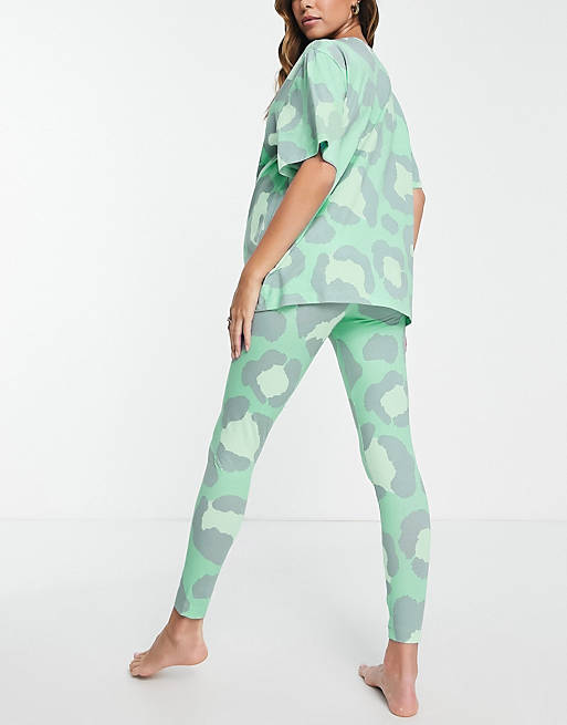 ASOS Asos design curve Damen Bekleidung Nachtwäsche Schlafanzüge pyjama aus oversize-t-shirt und leggings in Grün 