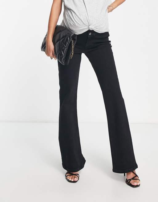 ASOS DESIGN Maternity – Umstands-Schlagjeans in verwaschenem Schwarz mit mittelhohem Bund, 4 von 4