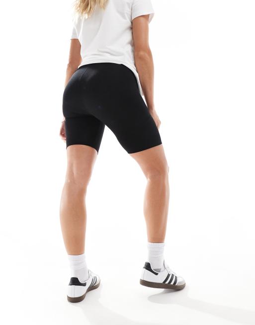 ASOS DESIGN Maternity – Umstandsmode – 2er-Pack Basic-Leggings-Shorts in Schwarz, 2 von 5