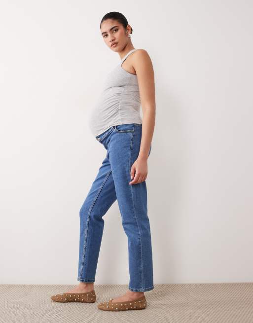 ASOS DESIGN Maternity - Vaqueros azul medio depurado de corte slim cómodo, 3 de 5