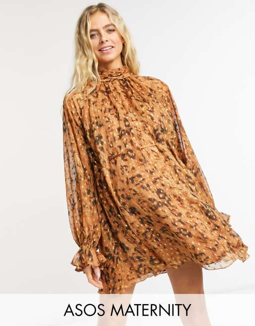 ASOS DESIGN Maternity - Vestito corto accollato in chiffon jacquard allacciato in vita con stampa leopardata