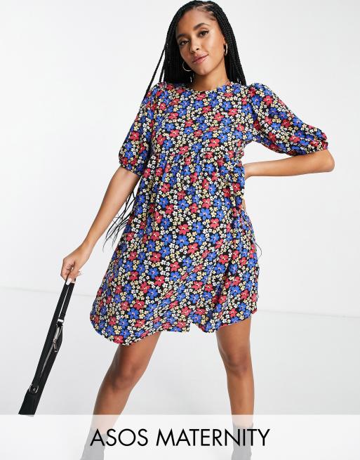 ASOS DESIGN Maternity - Vestito grembiule corto a maniche corte con stampa floreale su base nera