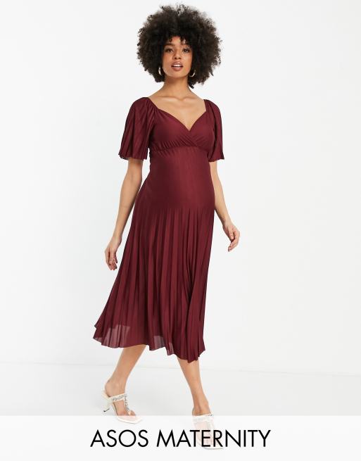 ASOS DESIGN Maternity - Vestito midi a pieghe rosso scuro incrociato sul retro con maniche ad aletta